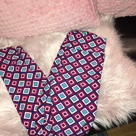 One size lularoe 🛍❤️ - Picture 2 of 3